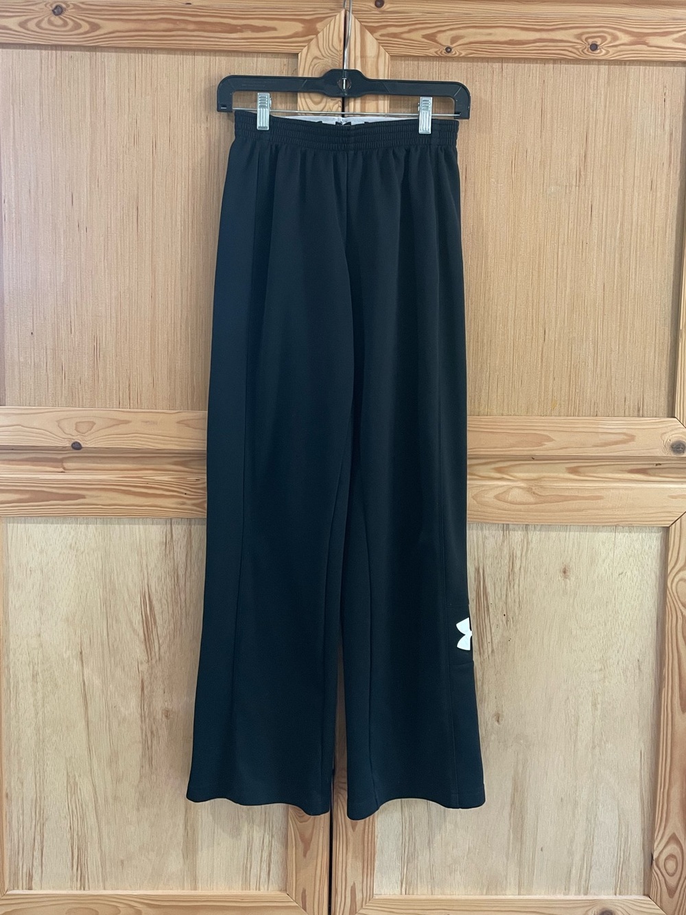 Under armour black sweat pants athletic lounge wear